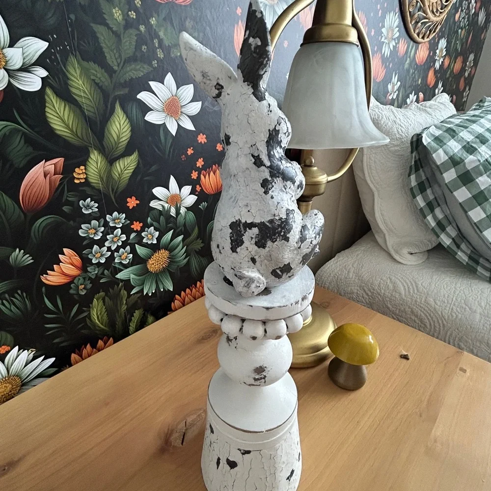 White Distressed Rabbit Statue - Picture 5 of 15